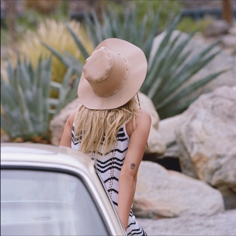 1LEFT !HOST PICK 🩷RARE LACK OF COLOR LEATHER hat - Picture 1 of 7